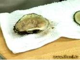 How To Take Out The Meat From An Oyster